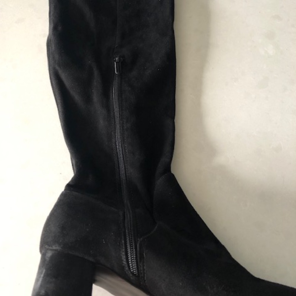 Black Boots with pink flowers - Picture 5 of 5